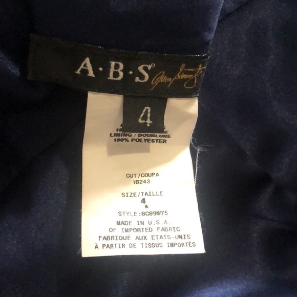 “Elegant Silk Prom Dress – Timeless Glamour” - Picture 3 of 8